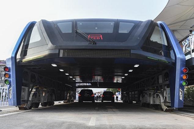 Transit Elevated Bus TEB-1 completed its test drive in Qinhuangdao, Hebei.