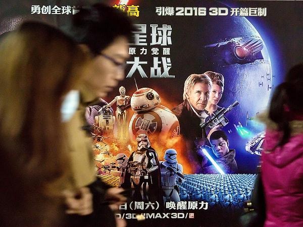 Çok büyük bir izleyici potansiyeline sahip olan Çin'de, devlet yılda sadece 34 yabancı filmin gösterime girmesine izin veriyor.