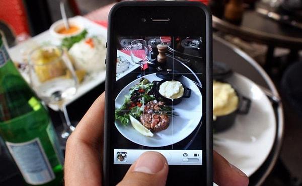 "Fark yaratın ve yemek fotoğraflarınızı ihtiyaç sahipleri için gerçek yemeğe dönüştürün."
