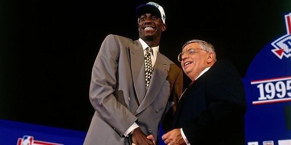 1995 - Liseden direkt olarak profesyonellik kararı aldı ve 1. tur 5. sıradan seçildi. 20 yıl aradan sonra liseden NBA'e direkt gelen ilk oyuncu oldu.