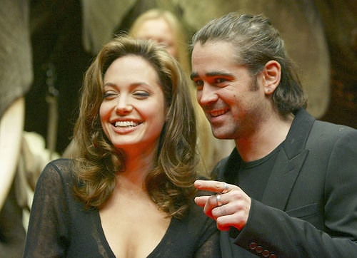 İkinci boşanmasının ardından ipleri iyice gevşeten Angelina, söylentilere göre o yıl, hem Colin Farrel hem de Nicolas Cage ile minik kaçamaklar yaşadı.