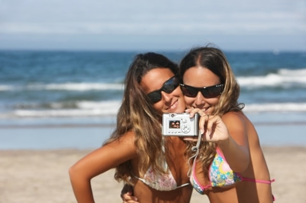 4. People who went on vacation just to take selfies.