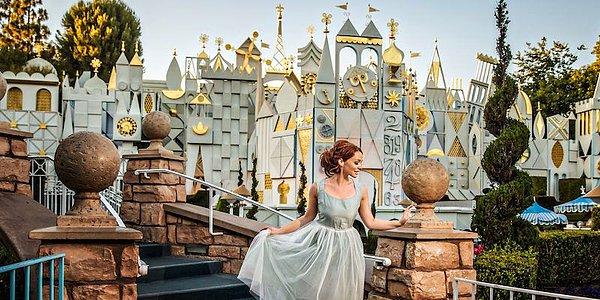 Brooke Lowry, çekimi Disneyland'de yapılması planlanan, "Sonsuza Kadar Mutlu" temalı nişan fotoğraf çekiminden üç hafta evvel nişanlısından ayrıldı.