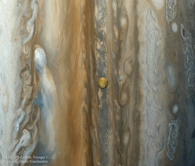 Voyager 1'den Jüpiter Üzerindeki İo