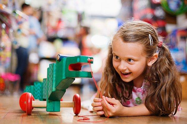 6. Sesli oyuncaklar, darbeli ve sürekli yayılan sesin maksimum değerleri açısından çocukların işitme bozukluğuna neden olmayacak şekilde tasarlanıp üretilecek.