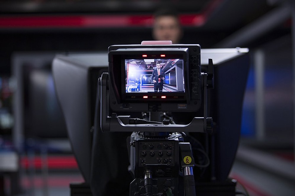 12 Televizyon ile 11 Radyo Kanalının Yayını Durduruldu