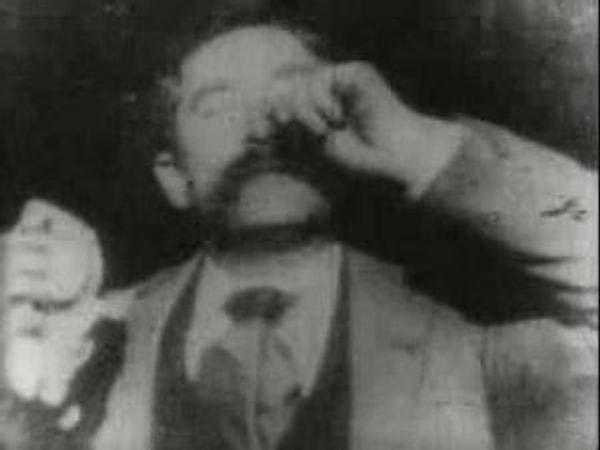 3. İlk yakın çekim tekniği "Fred Ott Aksırıyor" adlı filmle gerçekleşti. (1893)