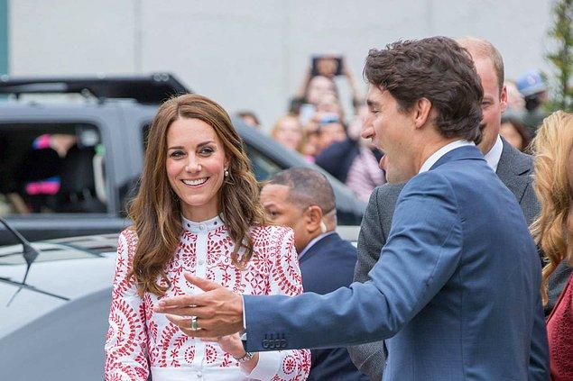 Bir prensle evli olsan bile, söz konusu Trudeau olunca liseli kızlar gibi böyle gülümsüyorsun işte!
