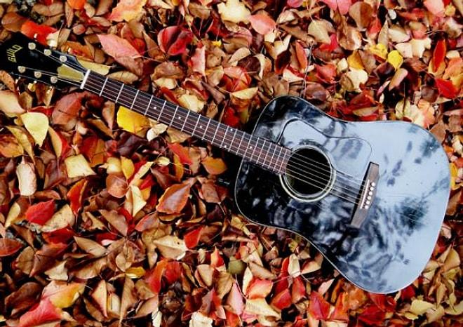 Sonbaharın Serinliğini İçinizde Hissettirecek Hüzün Kokan 23 Sakin Şarkı