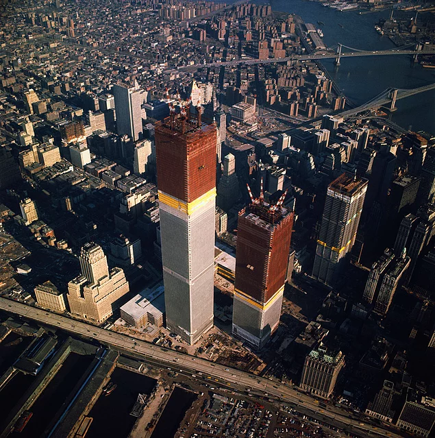 New York'ta yükselmeye başlayan Dünya Ticaret Merkezi, 1971.