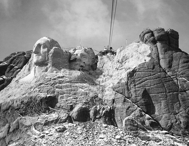 1930'larda kısmen tamamlanmış Rushmore Dağı Anıtı, ABD.