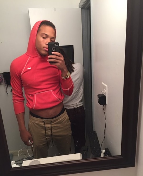 10. Кроме того, зима уже не за горами, и парни всерьез опасаются, что их новокупленные худи опять исчезнут в неизвестном направлении.