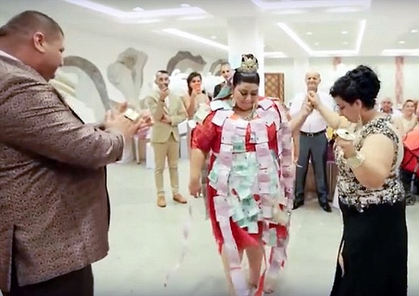 Да что там золото, вы только посмотрите на подарки родственников в евро-эквиваленте! Вам такое и не снилось.