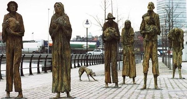 1. İrlanda tarihinde önemli bir yer kaplayan kıtlıkla ilgili Dublin'de yer alan bir anıt.