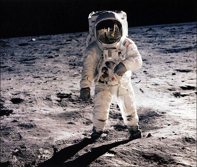 2. Neil Armstrong'un Ay'a ilk ayak bastığı an