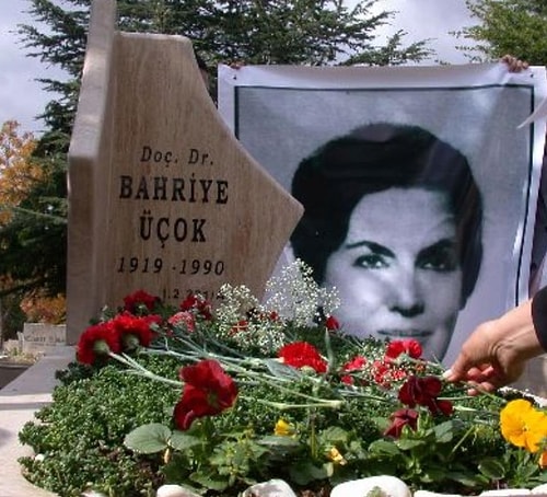 Sosyal medyadan bazı anma mesajları şöyle: