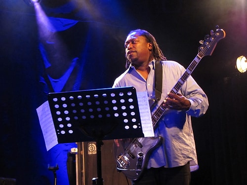 Kayıtlarında turne süresince gruba eşlik eden Darryl Jones, Chuck Leavell ve Matt Clifford’ın yanı sıra iki şarkıda ise gitarıyla Eric Clapton da gruba eşlik etti.