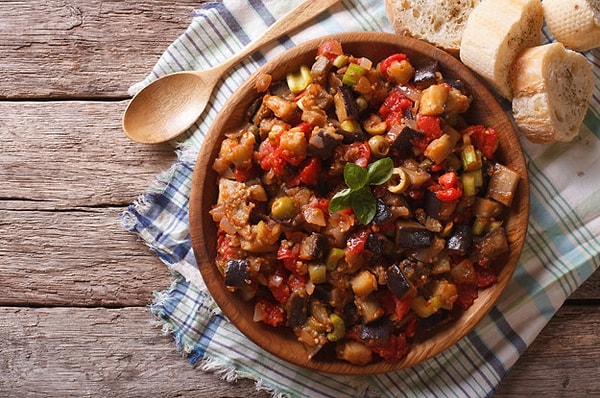 5. Вид овощного рагу из баклажанов, тушенных вместе с другими овощами. Традиционное сицилийское блюдо...