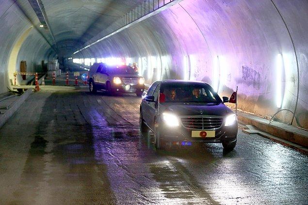 Erdoğan, kullandığı makam aracıyla Harem'den Avrasya Tüneli'ne girerek Avrupa yakasına geçti