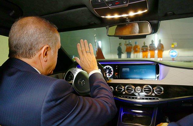 Tünelin Harem'deki şantiyesine gelen Erdoğan, burada makam otomobilinin şoför koltuğuna oturdu
