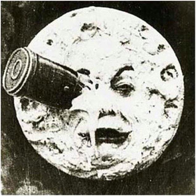 11. Soğuk Savaş sırasında, ABD askeri üstünlüğünü göstermek için ciddi anlamda Ay'a atom bombası atmayı düşündü.