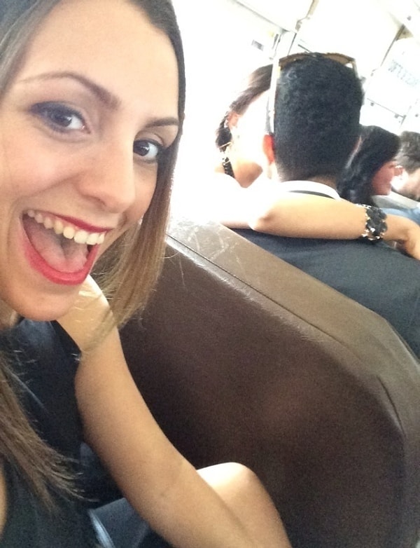 11. Ей наплевать, где находятся парочки: будь то клуб, автобус или коридор университета, она запечатлит вас, если увидит, что вы занимаетесь чем-то непотребным