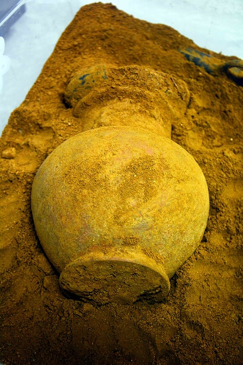 2 bin 400 yıllık korunmuş eserlere ulaştık