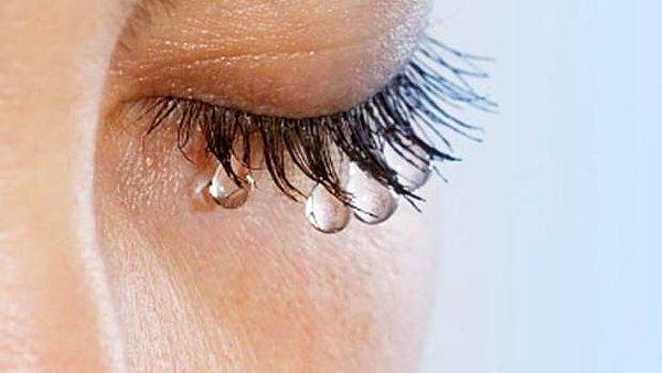 Gözyaşları yağlar, antikolar, enzimler ve diğer organik maddeleri de içeren tuzlu su molekülleridir.