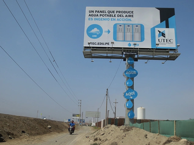Peru'da, soluduğumuz havadan içilebilir su üretebilen bir reklam panosu var.