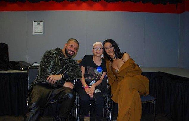 Drake, Rihanna'ya gerçekten de iyi geliyordu! Drake'in peşinde Riri yardım kampanyalarına katılmaya, sosyal hayata daha çok karışmaya başlamıştı.