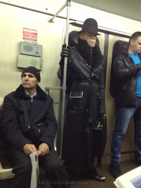 3. Представитель Министерства магии из Гарри Поттера, московский Ван Хельсинг,  или просто модный инспектор