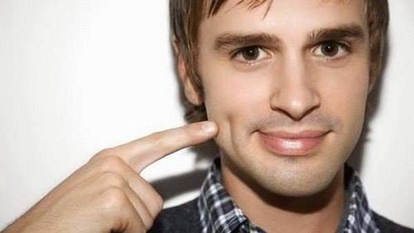 20. Ямочки на щеках – это генетический дефект. Они означают,что мышцы росли неправильно и между ними образовались впадины.