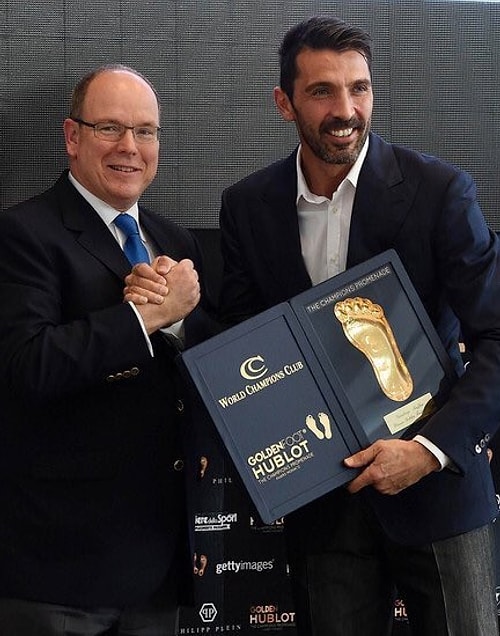 İtalya'nın Yaşayan Efsanesi Buffon'a Altın Ayak Ödülü