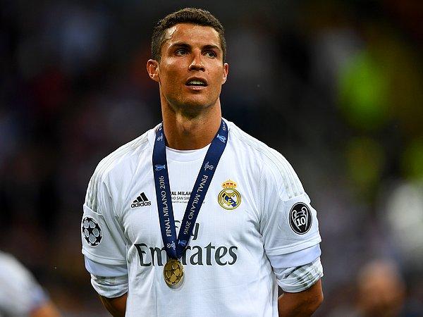 Ronaldo, Twitter'daki takipçi sayısıyla kitaba girdi
