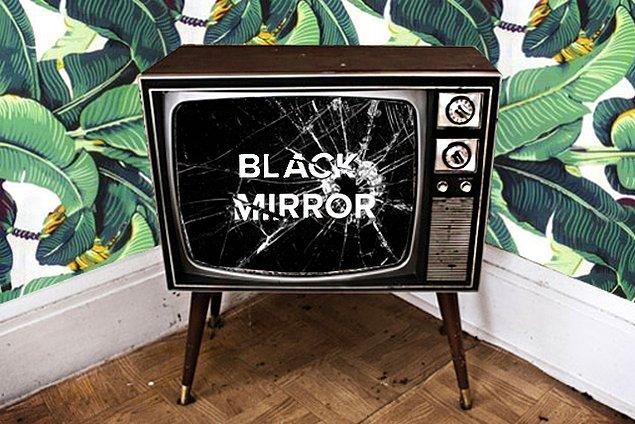 1. Black Mirror yani Siyah Ayna ismi, bir TV ya da bilgisayar ekranı kapandıktan sonra kişinin kendisini görmesine referans veriyor.