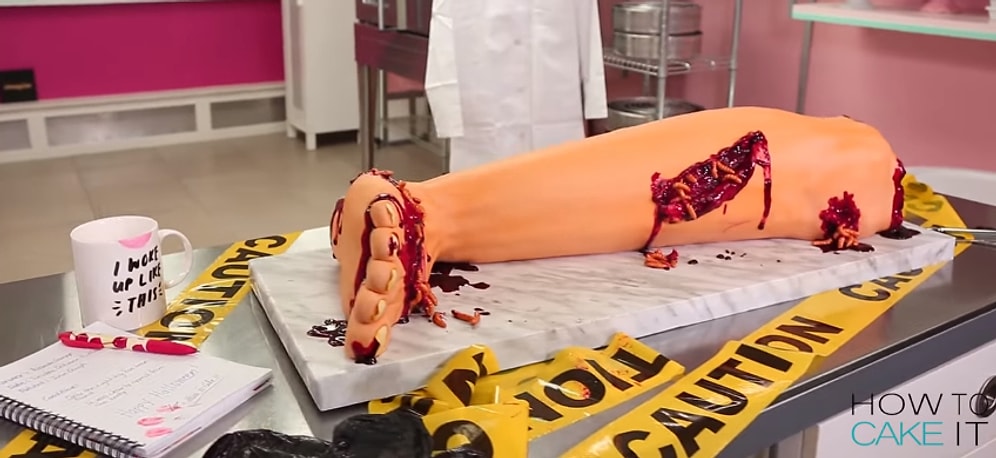 Parçalanmış Ayak Görünümlü Kek Nasıl Yapılır?