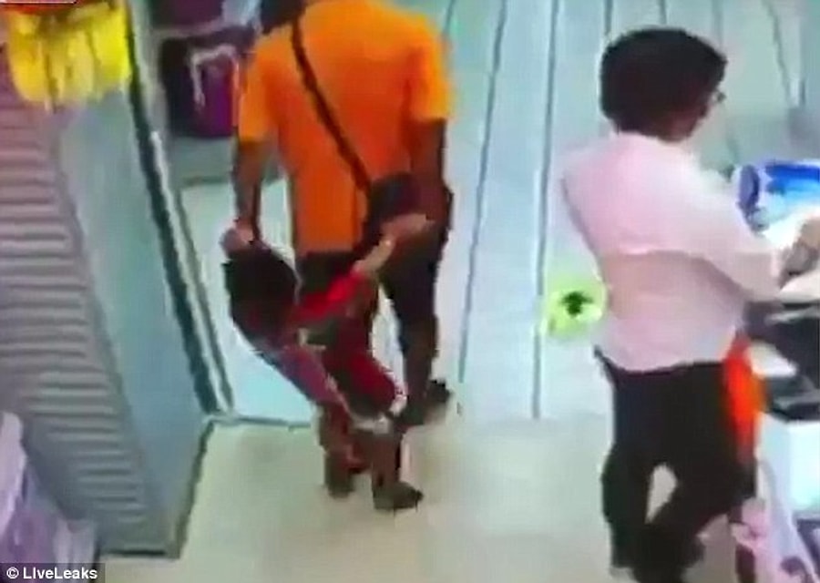 yanlislikla uzerine duserek cocugunu olduren baba