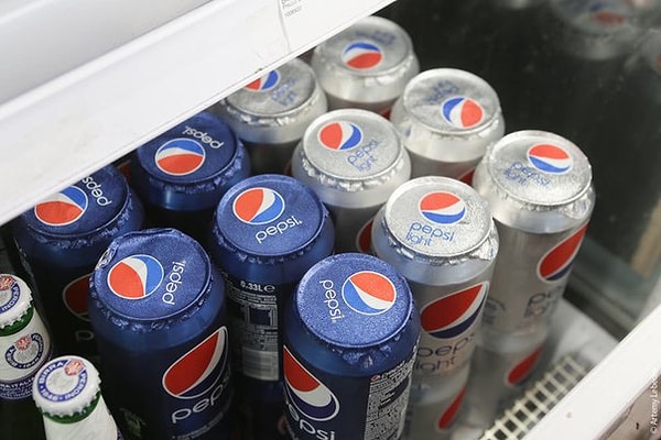 15. На банках пепси в Италии дополнительно наклеивают фольгу, чтобы защитить от загрязнений место открывания и сделать процедуру употребления напитка более гигиеничной.