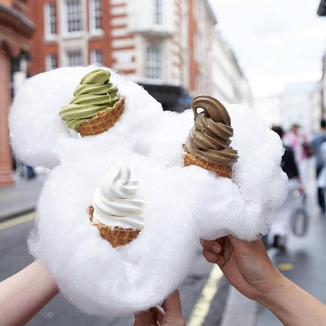The most popular soft serve flavors of this cafe are matcha, hojicha and vanilla.