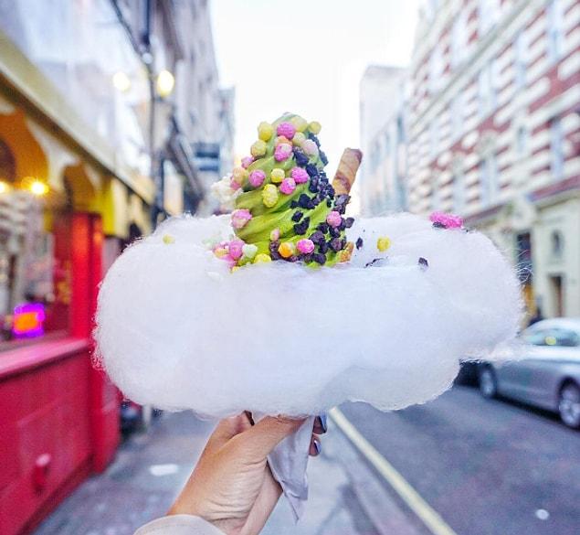 You can garnish your sweet cloud ice cream however you want.
