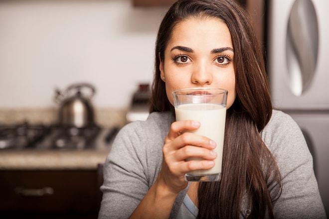Sütü Çok Seviyoruz Ama Midemiz Şişiyor: Laktoz İntoleransı Hakkında Bilmeniz Gereken 12 Şey