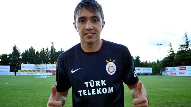 2011 yılında 6.7M euro bonservis bedeli ile Galatasaray'a transfer oldu.
