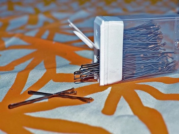 19. Храните невидимки в контейнере от Tic Tac