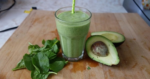 7. Смузи из шпината и авокадо