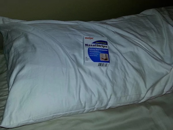 6. Он сказал, что оставил ей подарок на подушке 🎁