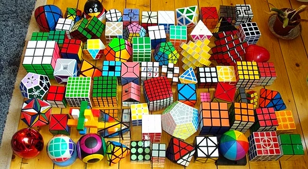 Dünya çapında 350 milyon satıldığı belirtilen Rubik Küp tüm zamanların en çok satan oyuncağı unvanına sahip.