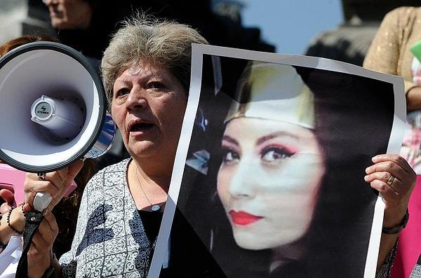 Şiddet kurbanı olan genç Meksikalı kadın Maria Fernanda Rico'nun annesi de protestolara katıldı.