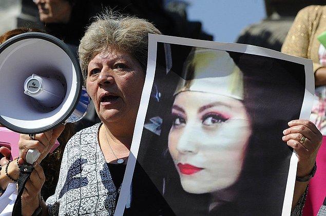 Şiddet kurbanı olan genç Meksikalı kadın Maria Fernanda Rico'nun annesi de protestolara katıldı.