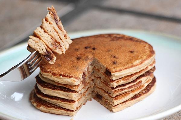 3. Pancake yemek artık hayal değil, eğer tüm malzemeleri sağlıklı halleriyle değiştirebilirsek sabahları masumca yiyebilirsiniz!