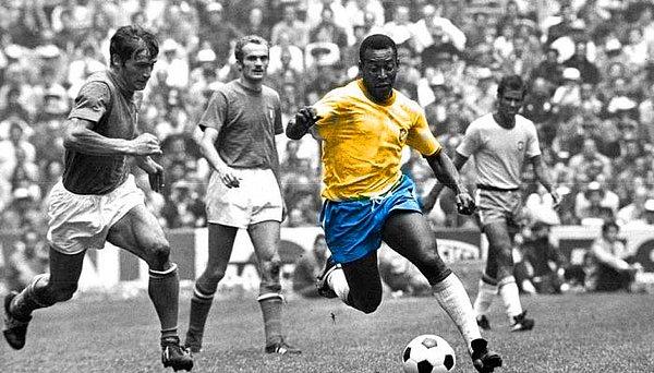 Brezilya milli takımıyla 3 kere Dünya Kupası kaldırdı (1958, 1962, 1970) 5 Dünya Kupası bulunan Brezilya, bu kupaların 3'ünü Pele döneminde kazandı